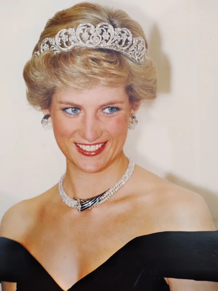 Familia real británica enfrenta polémica por nuevo libro sobre la princesa Diana