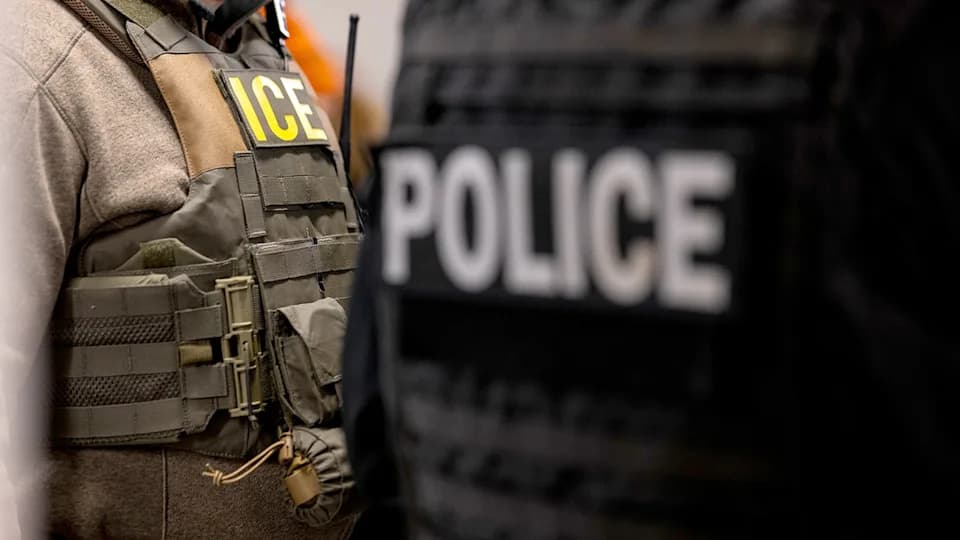 ICE podrá ahora arrestar por tu acento