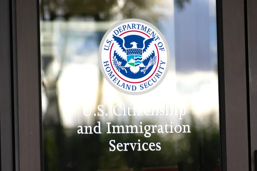 USCIS lanza portal de pago para solicitudes de asilo: ¿cómo usarlo?