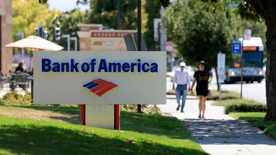 bancos, correo y farmacias en Labor Day