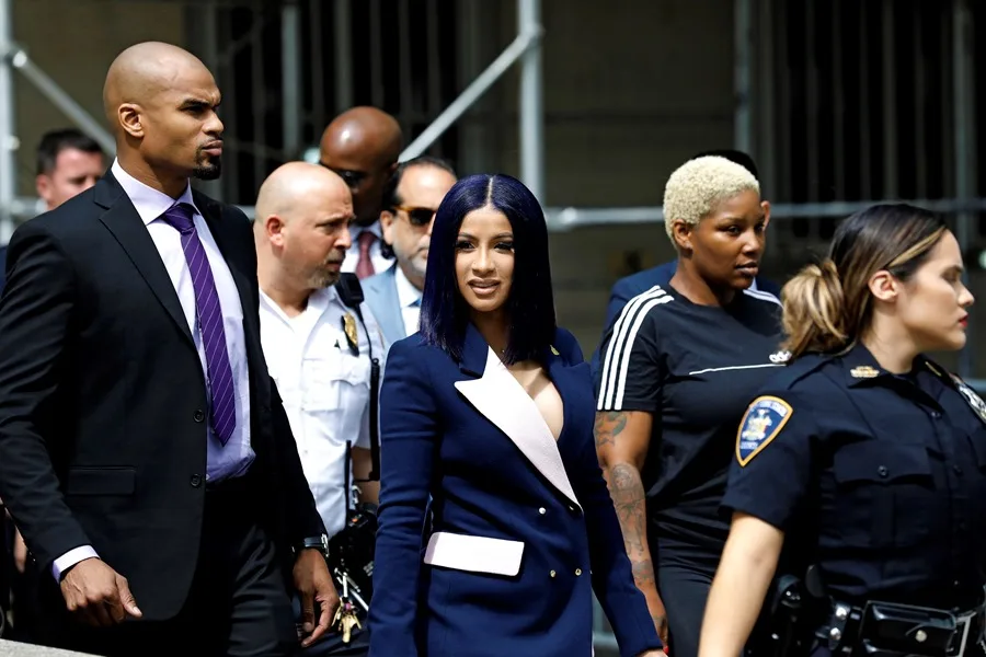 Juez de EE.UU. absuelve a Cardi B en caso de agresión