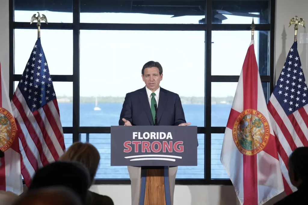¿Qué leyes migratorias firmó DeSantis en Florida?