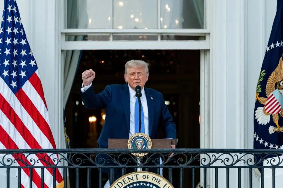 Trump prohíbe a 39 países viajar