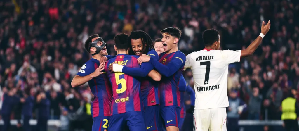 Barcelona remonta a Frankfurt con doblete de Koundé