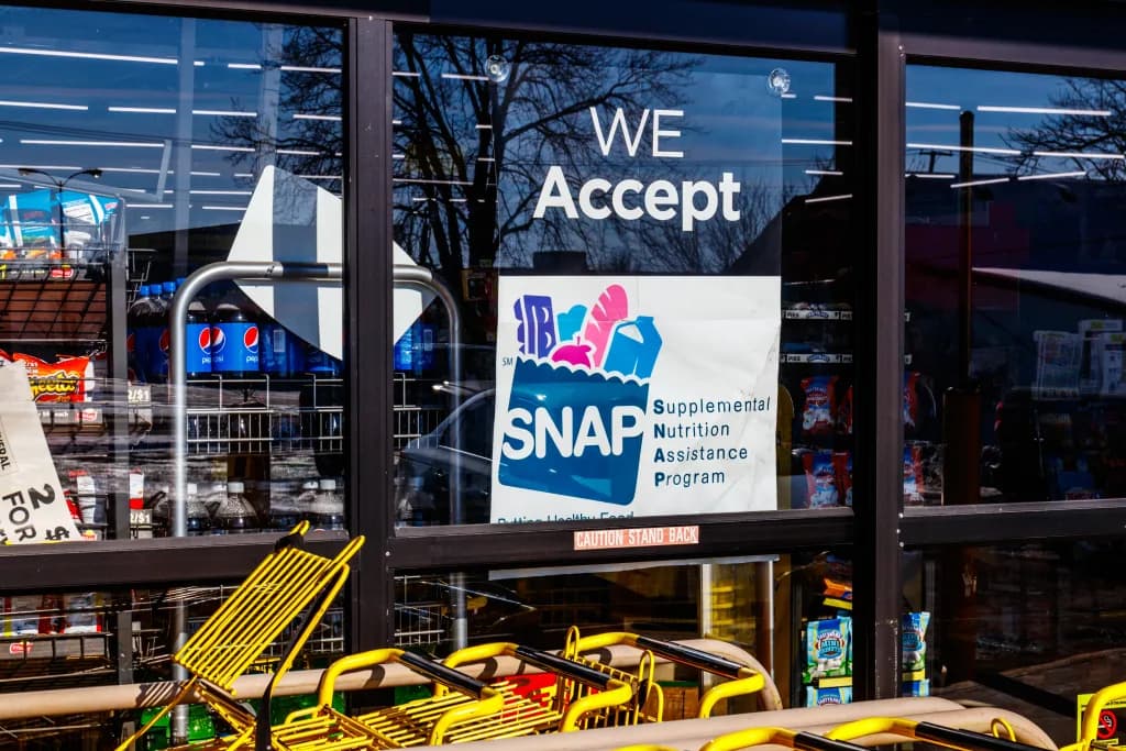 A partir del jueves, beneficiarios del Programa SNAP en cinco estados enfrentan restricciones para comprar refrescos, dulces y bebidas gaseosas