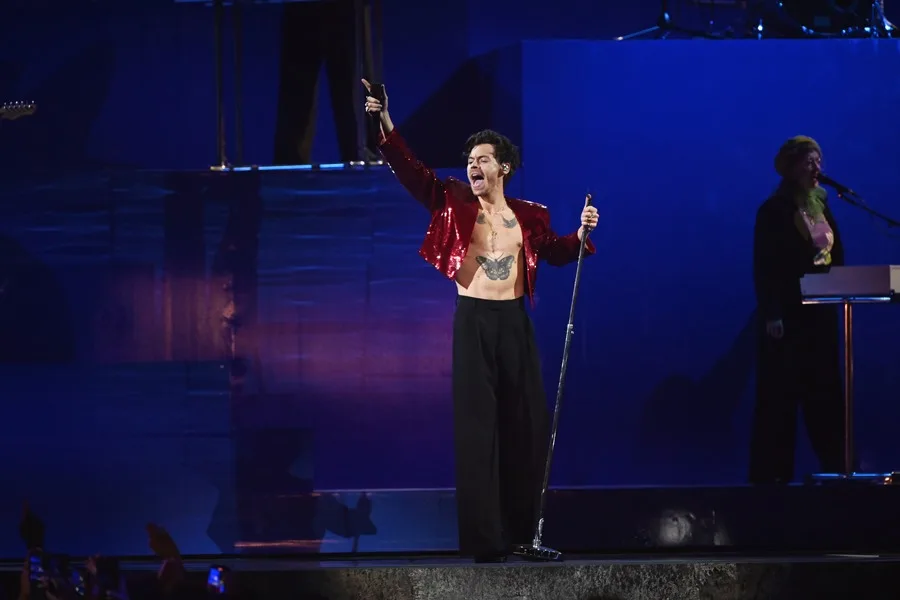Harry Styles sacude a sus fans tras anunciar su nuevo álbum