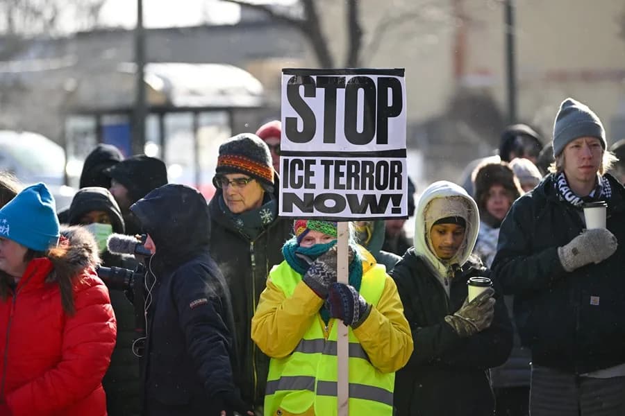 Protestas masivas tras la muerte de hombre a manos del ICE en Minneapolis
