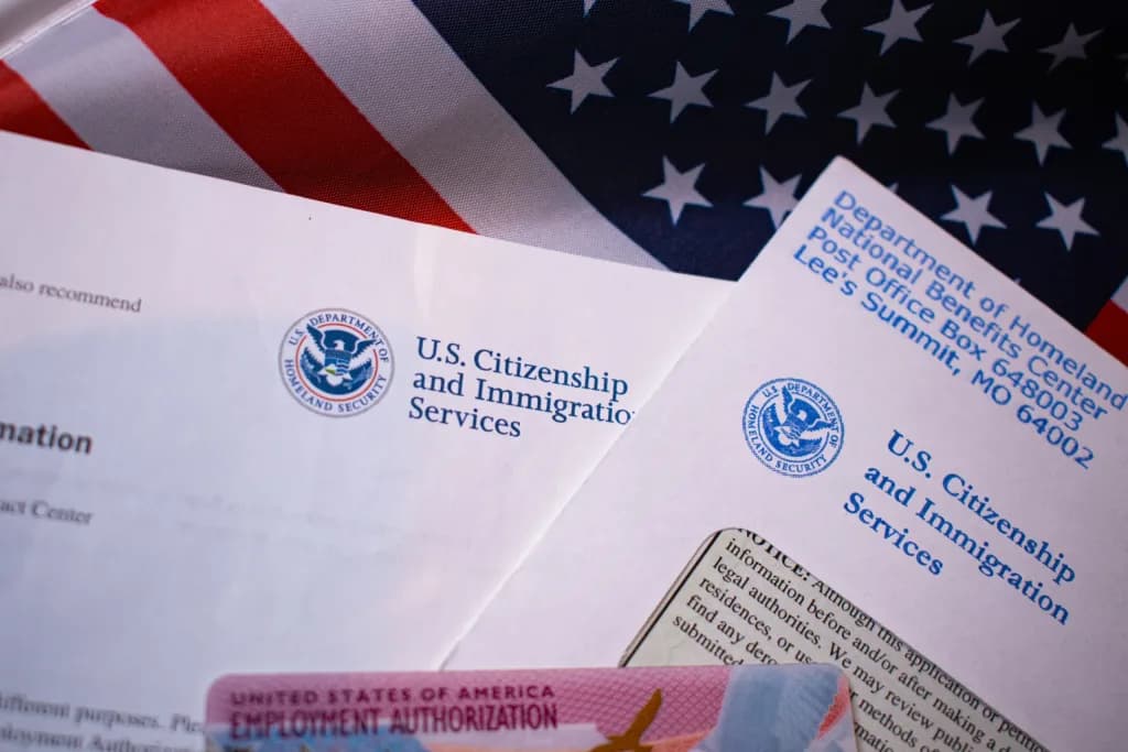 Cierre parcial del DHS golpea a latinos: ¿retrasará tu trámite migratorio?