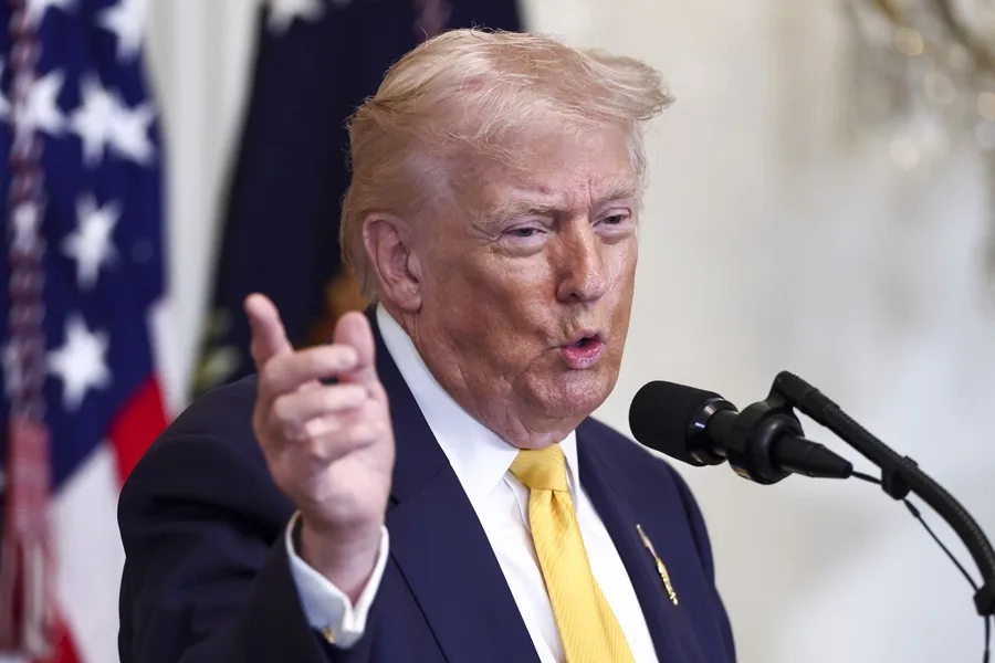 Trump ordena desclasificar archivos secretos sobre ovnis y extraterrestres