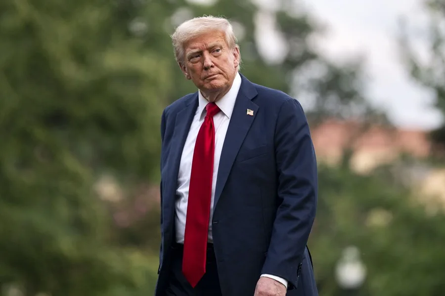 Trump arremete tras ceremonia de puente con Canadá