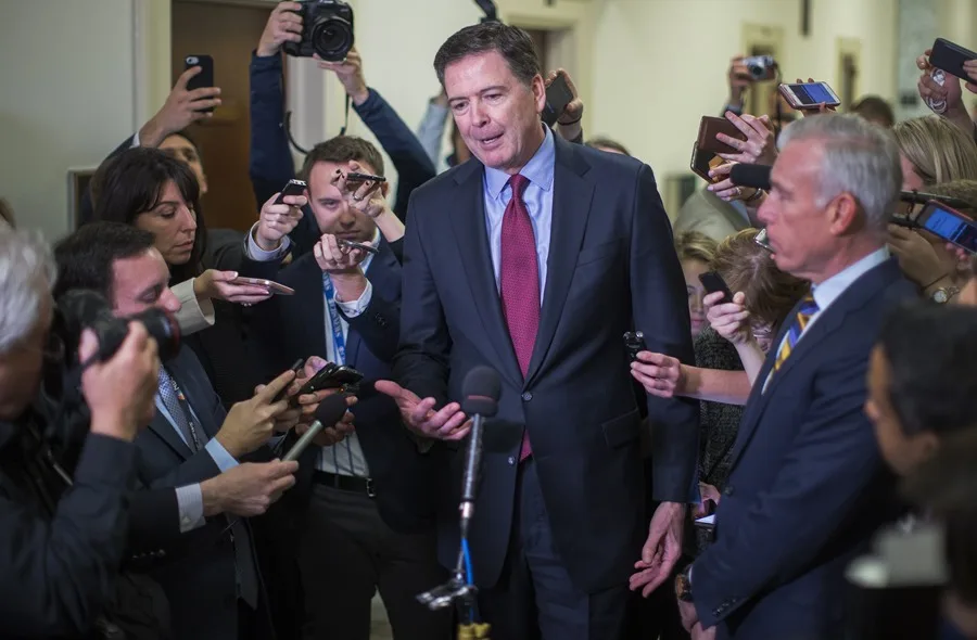 Exdirector del FBI se entrega