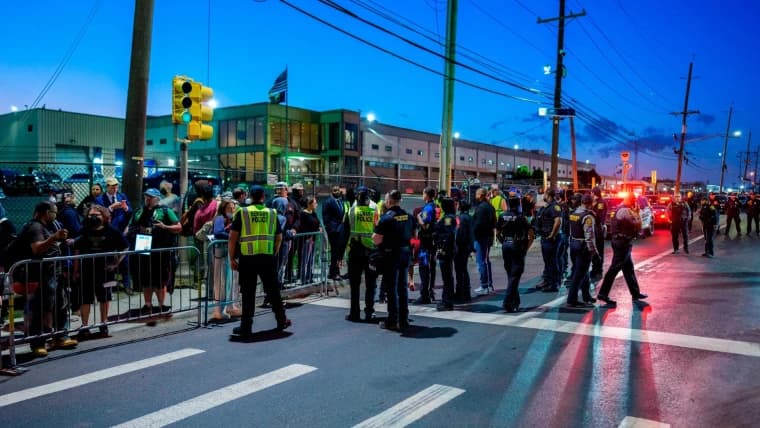 Hombre armado toma rehenes en Chase Bank