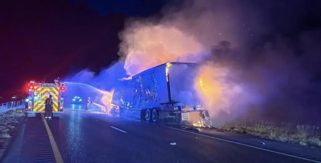 Rescatan a 39 migrantes de un tráiler en llamas en Texas