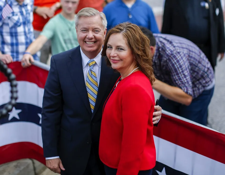 Trump pide a hermana de Lindsey Graham como senadora tras su muerte