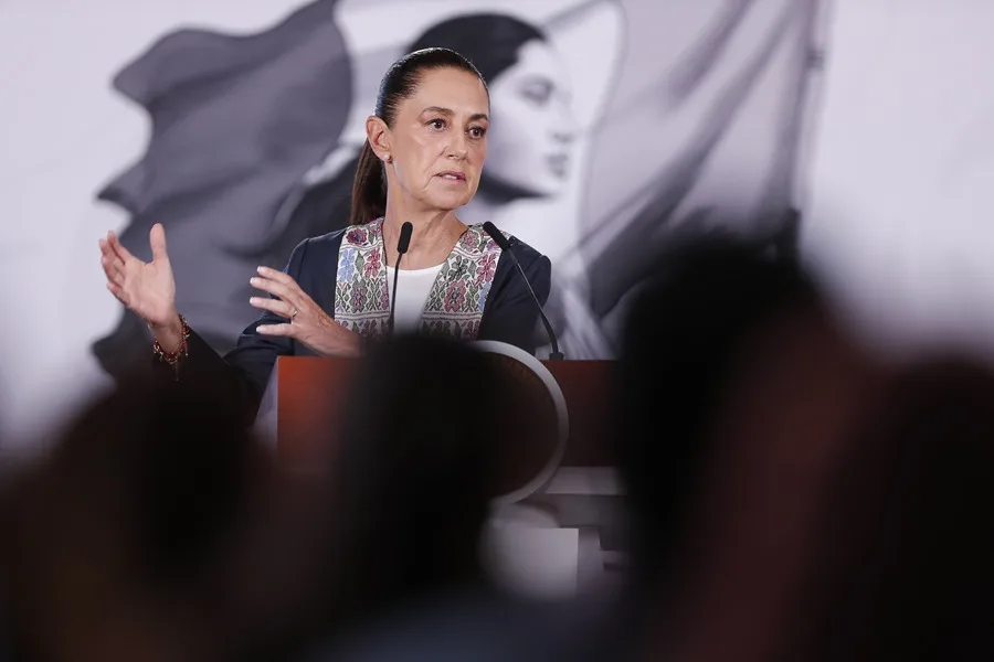 Sheinbaum exhibe a mexicano por acusar migrantes a ICE
