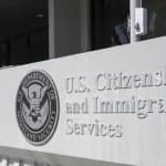 Cómo evitar una deportación ‘en ausencia’ actualizando tu dirección en USCIS