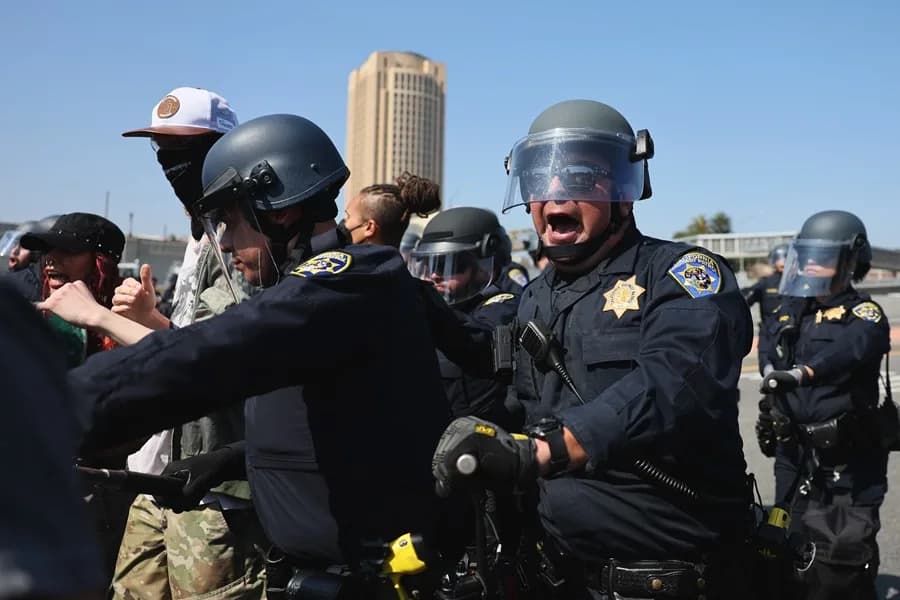 LAPD arresta a decenas en operativo