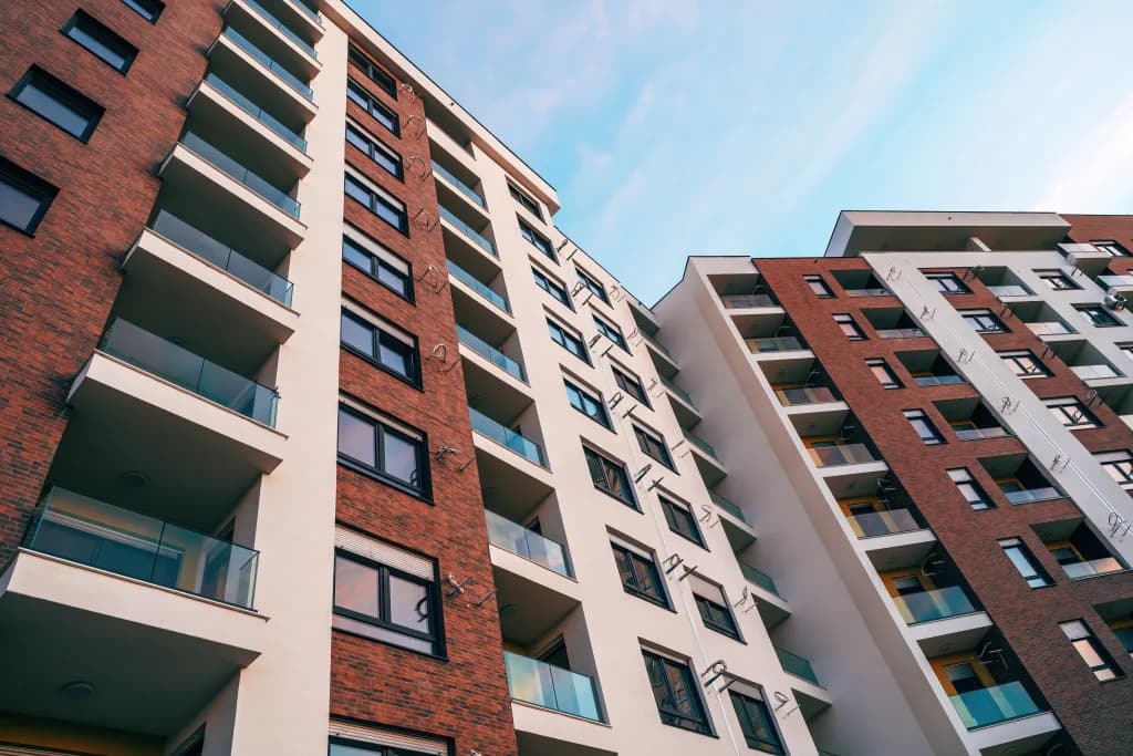 ¿Cómo aplicar a la lotería de vivienda en NY para apartamentos de 3 habitaciones?