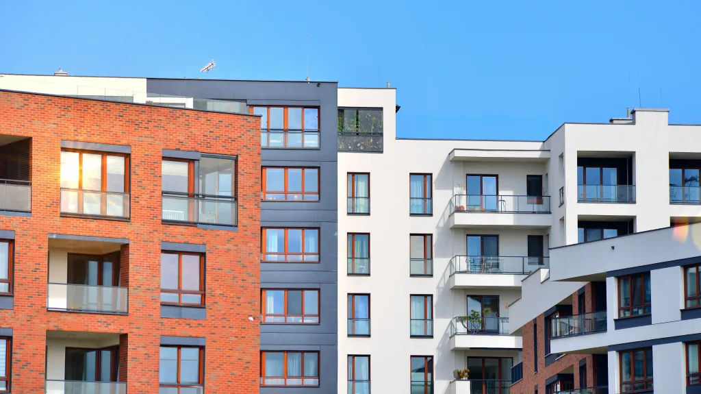 Cómo aplicar a las 16 listas de espera para vivienda pública en Los Ángeles