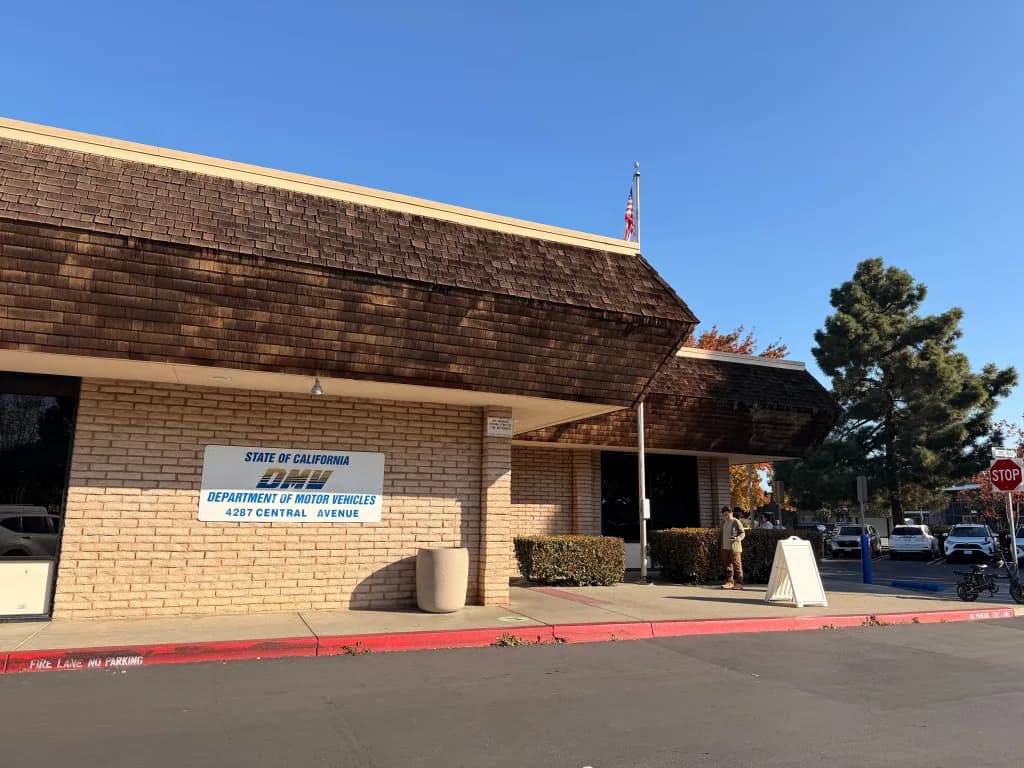 ¿Adiós al DMV en California? Esto propone el candidato Steve Hilton