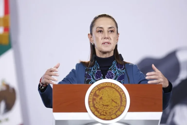 Sheinbaum advierte a empresas de EE. UU. que multan a migrantes en México