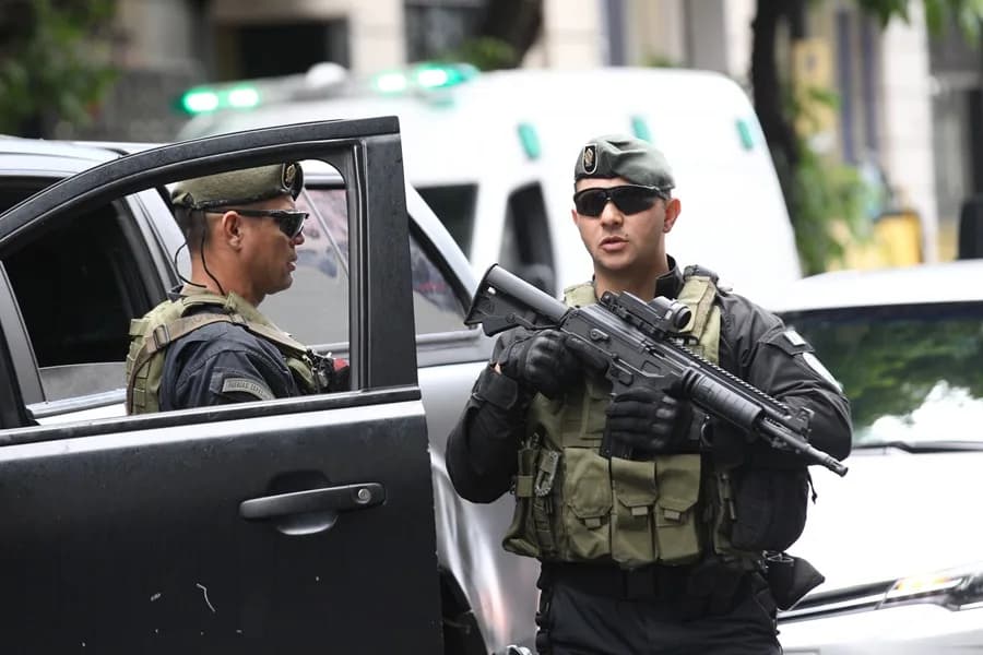Crisis salarial en Argentina: Miles de militares dejan sus cargos