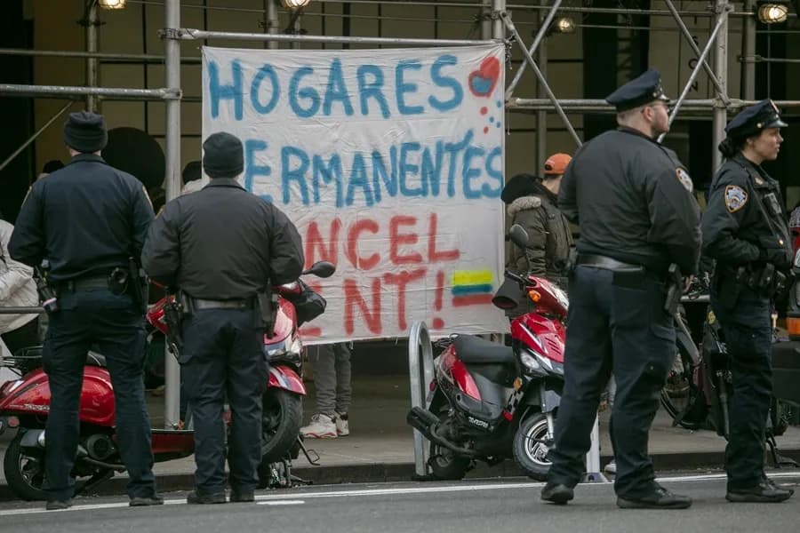 Atacan a una mujer por hablar español y llaman a ICE