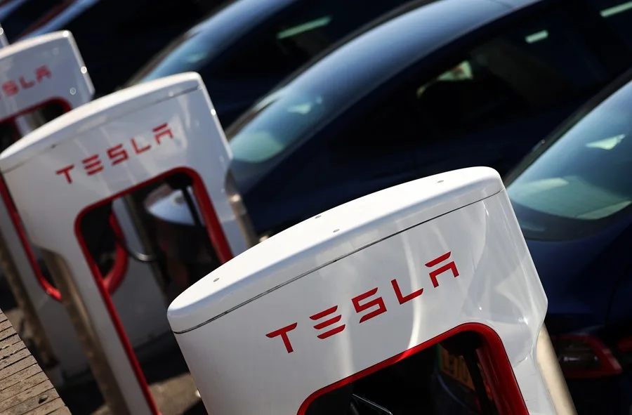 Bajan las acciones de Tesla