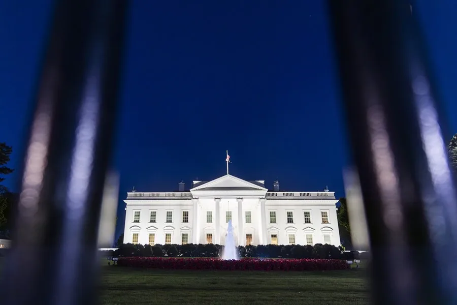 Casa Blanca publica imagen de Trump como "Superman"