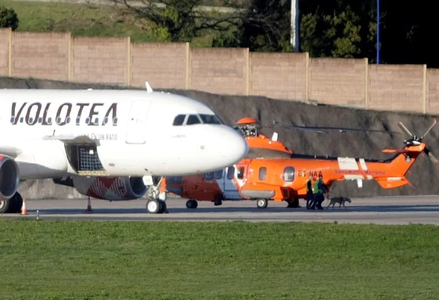 Hombre muere succionado por motor de avión