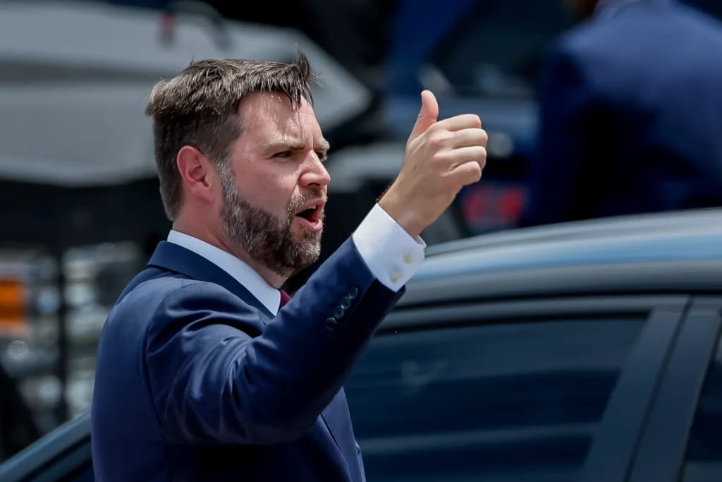 JD Vance fue confrontado así en un evento republicano