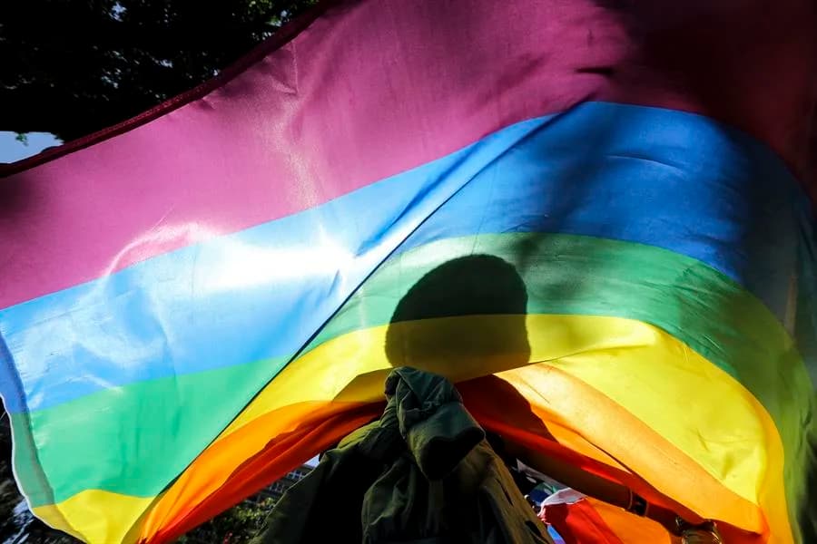 LGBT" y Ucrania lo manda a la guerra