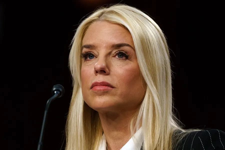 Pam Bondi niega que exista “lista secreta”