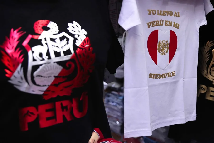 Perú quiere prohibir el escudo nacional
