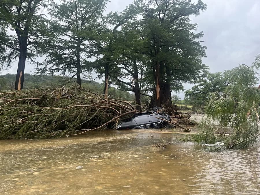 Trump declara emergencia en Texas tras 70 muertos por inundaciones