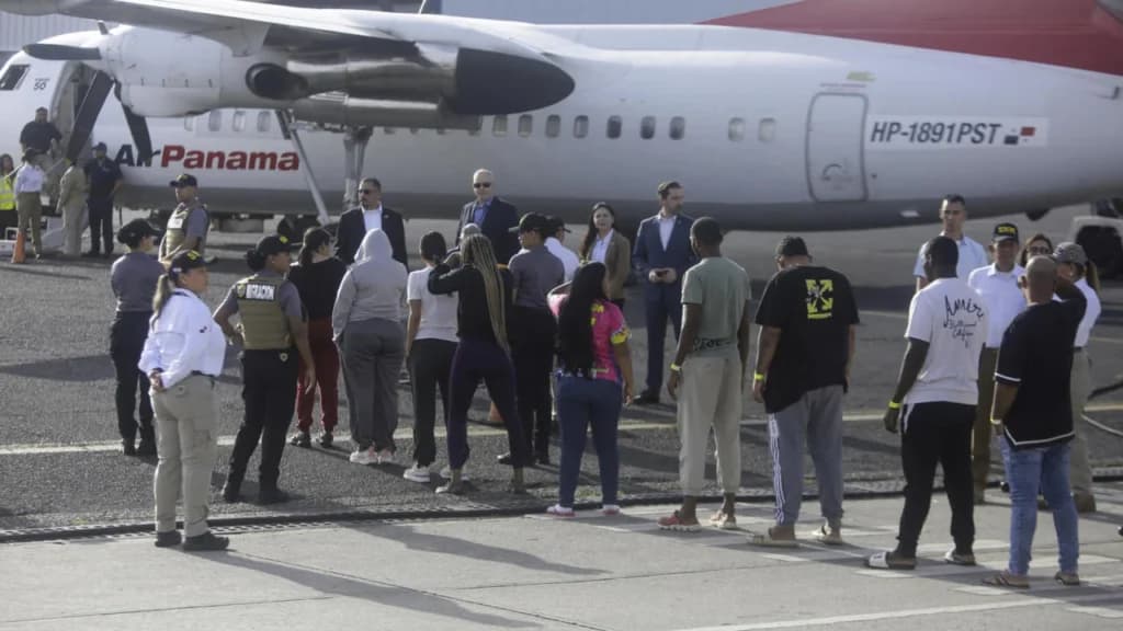 ¿Por qué EE.UU. está deportando migrantes a África?