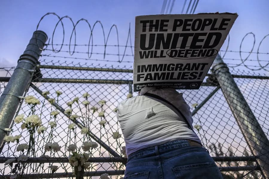desaprueba a Trump por migración