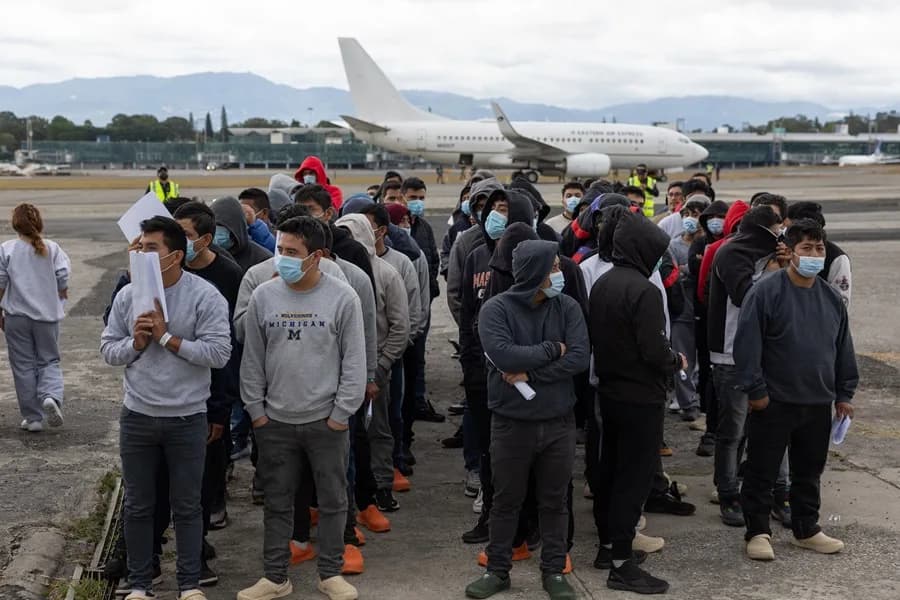 USCIS pone en la mira el programa juvenil para migrantes