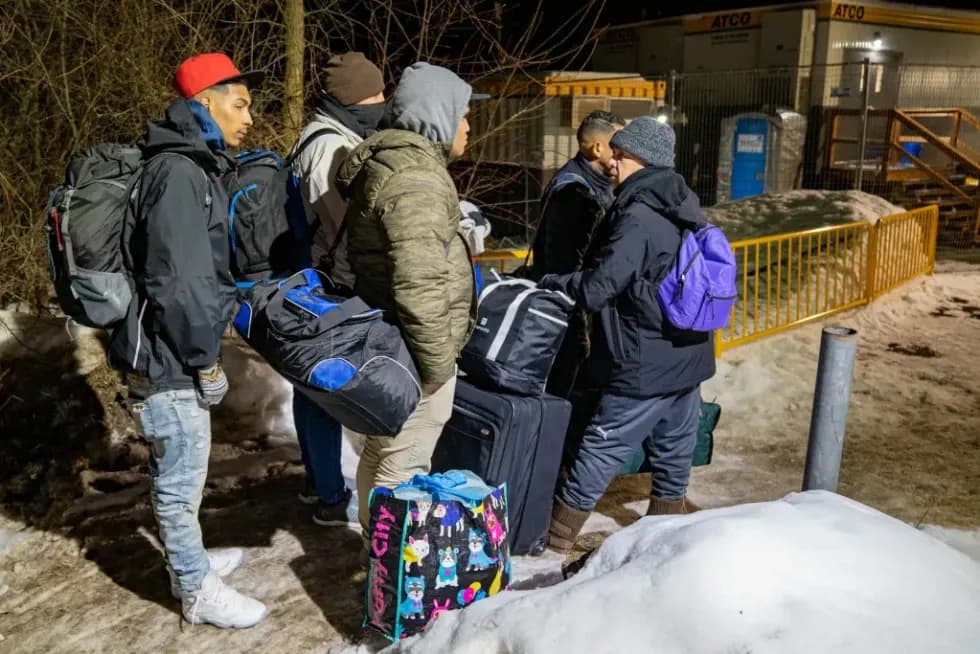 más migrantes están cruzando a Canadá