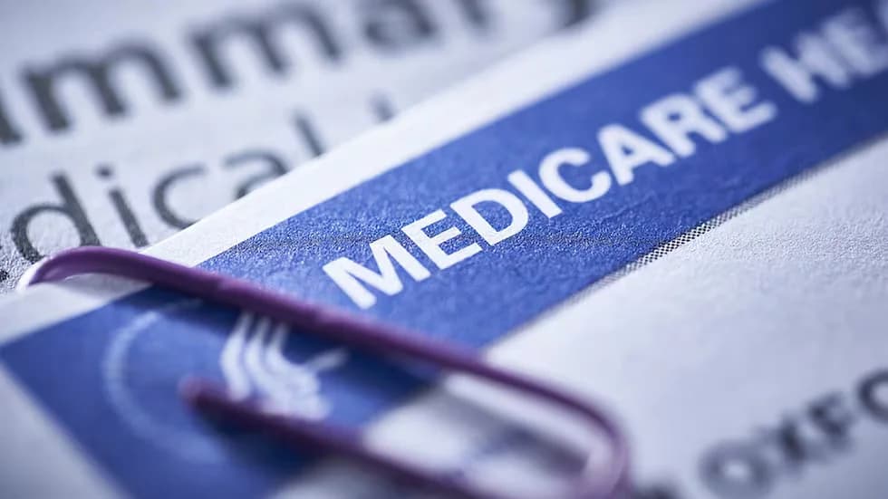 Cómo reducir lo que pagas por Medicare si estás por jubilarte