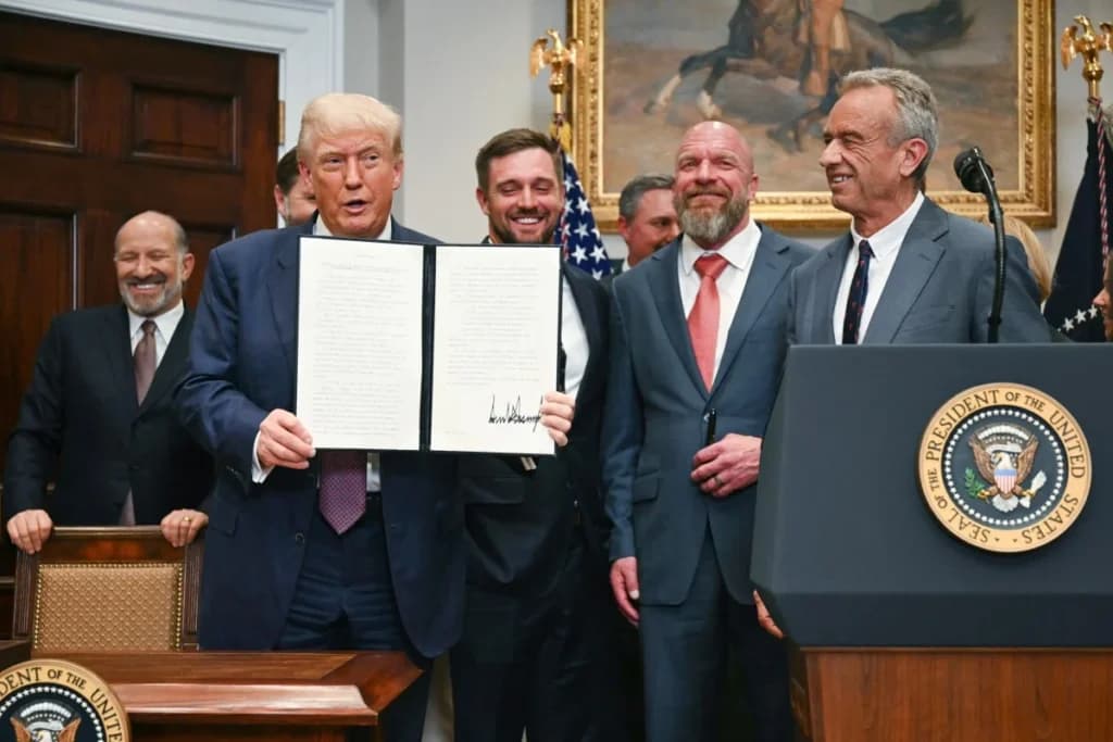 ¿Por qué Trump regresa los abdominales y sentadillas a las escuelas?