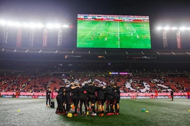 Chivas salva empate ante Xolos
