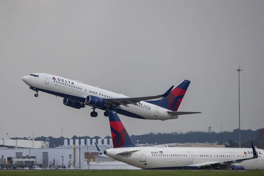 Pasajero de Delta capta en video un ala rota durante el vuelo