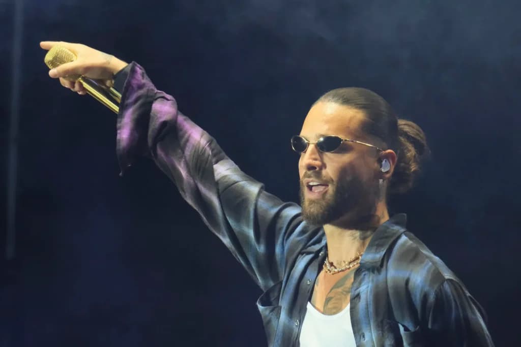 Maluma explota contra fans que llevaron a bebé a concierto