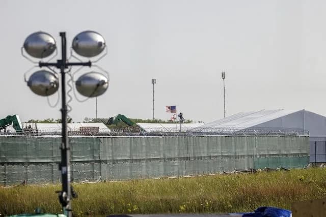 México entrevista a 81 de sus ciudadanos en Alligator Alcatraz