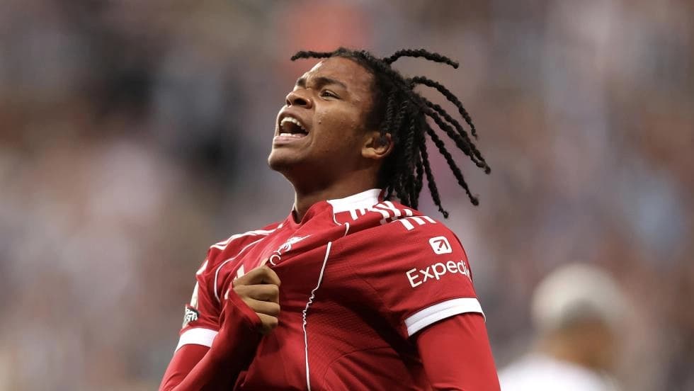 Rio Ngumoha debuta con golazo en la Premier League a sus 16 años
