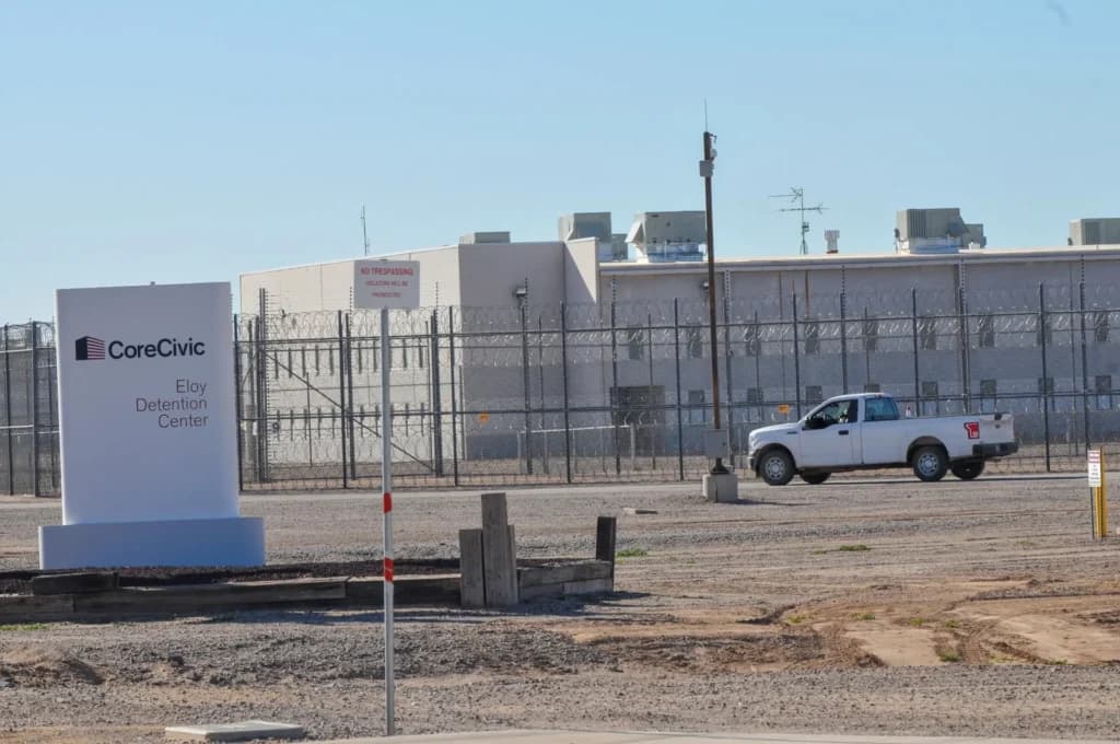 Migrante hallado muerto en centro del ICE: ¿qué pasó?