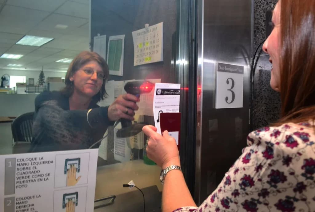 ¿Quiénes se libran de la entrevista para la ciudadanía o visa?