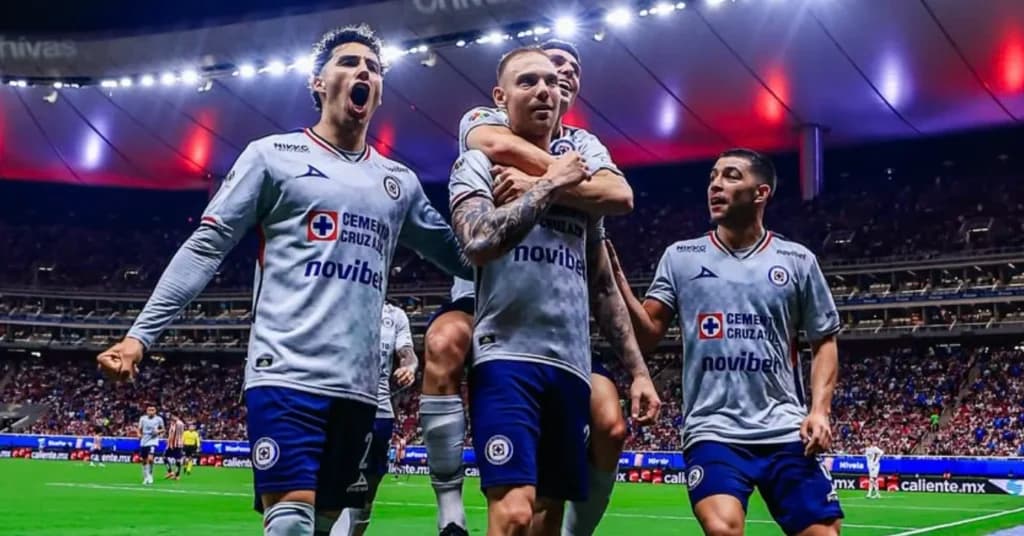 Cruz Azul se mantiene invicto ante Chivas
