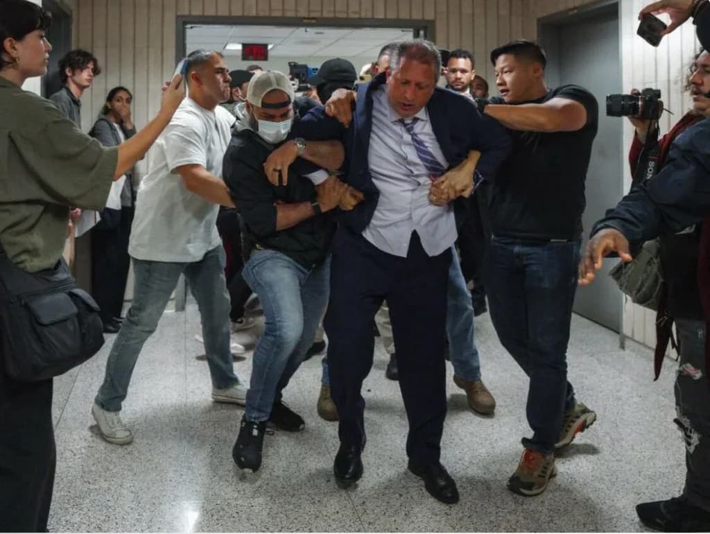 ¿Es legal grabar redadas migratorias de ICE? Esto dice la ley